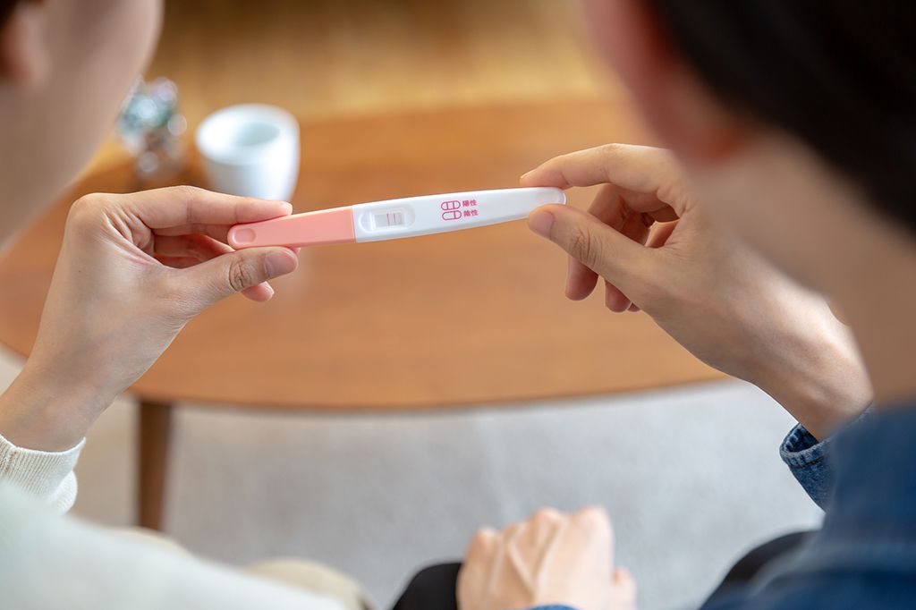妊娠　検査薬　夫婦　カップル