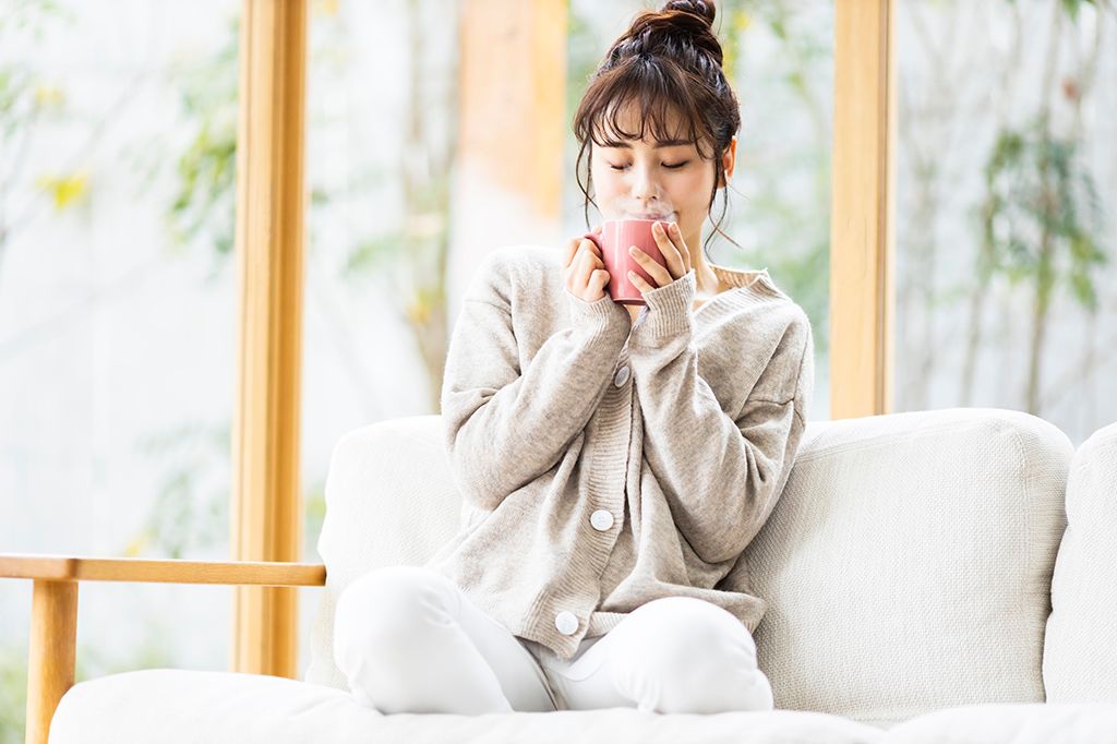 女性 ホットドリンク マグ リラックス