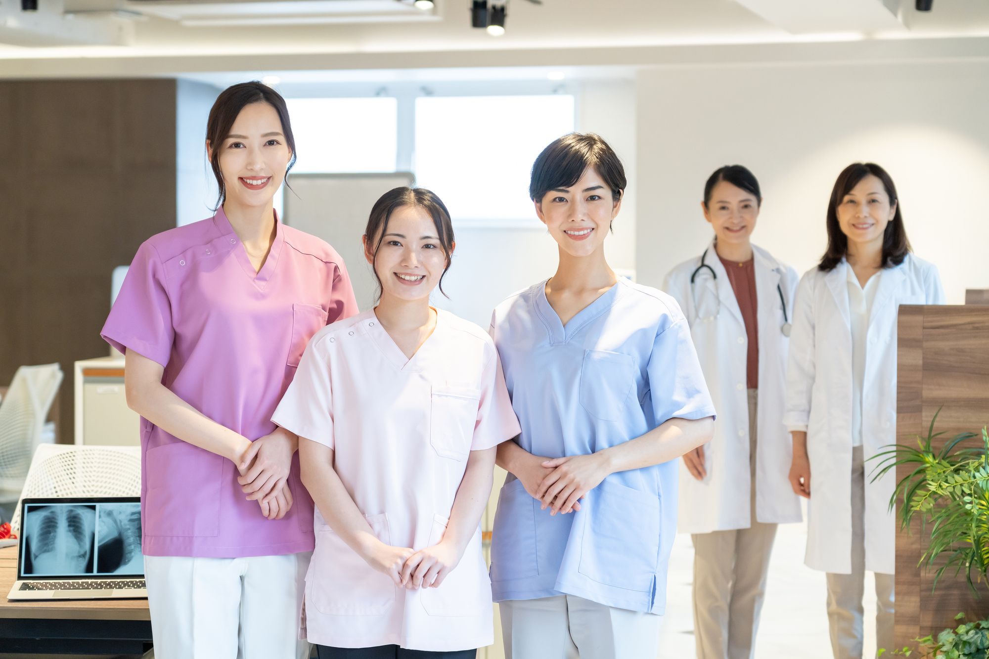 女性の医療チーム
