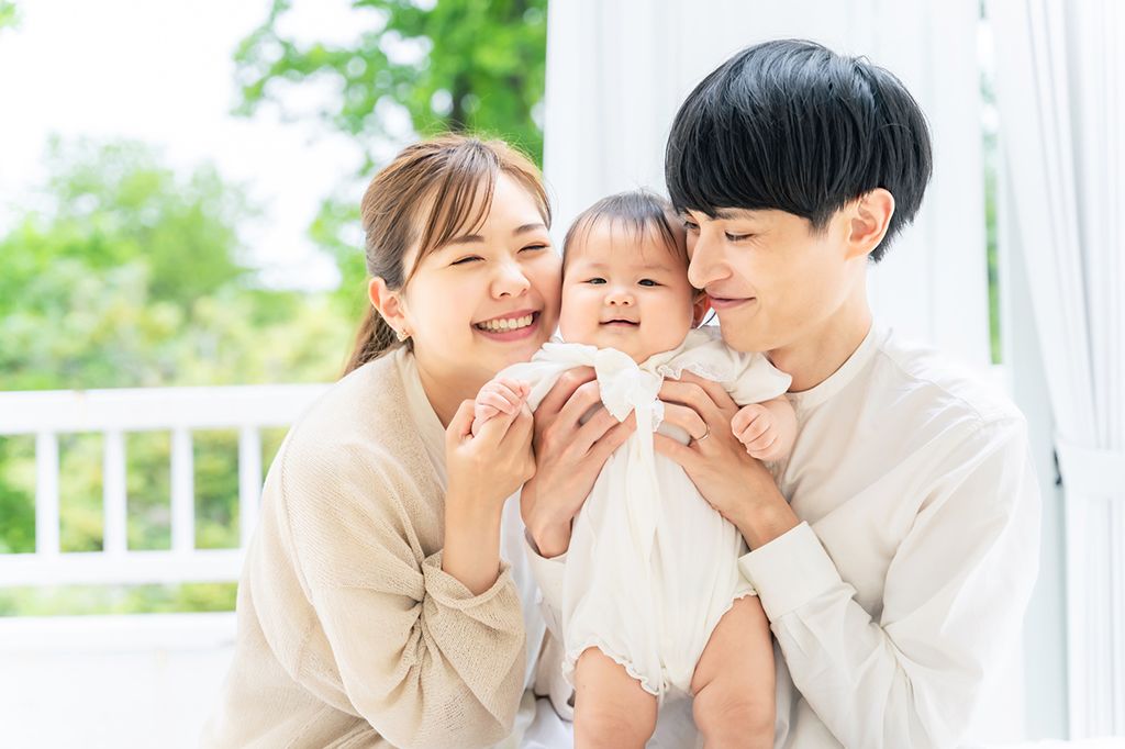 夫婦　子ども　赤子　育児