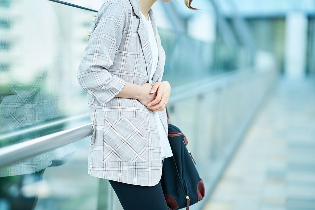 女性　腹痛